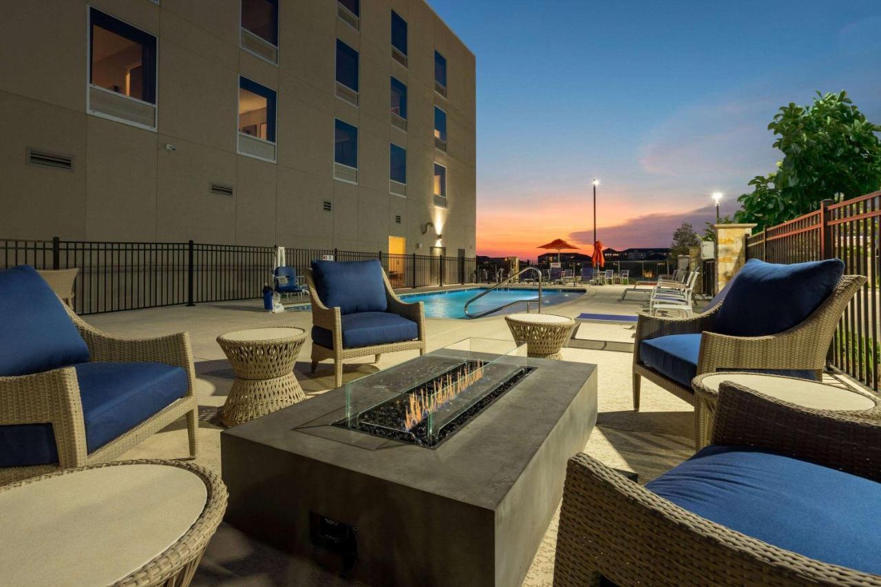 La Quinta Inn & Suites By Wyndham Pflugerville Luaran gambar